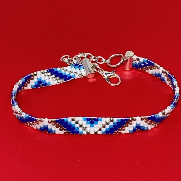 Traditional Native American Indian Style Glass Seed Bead Blue & Silver Bracelet - Picture 11 of 13
